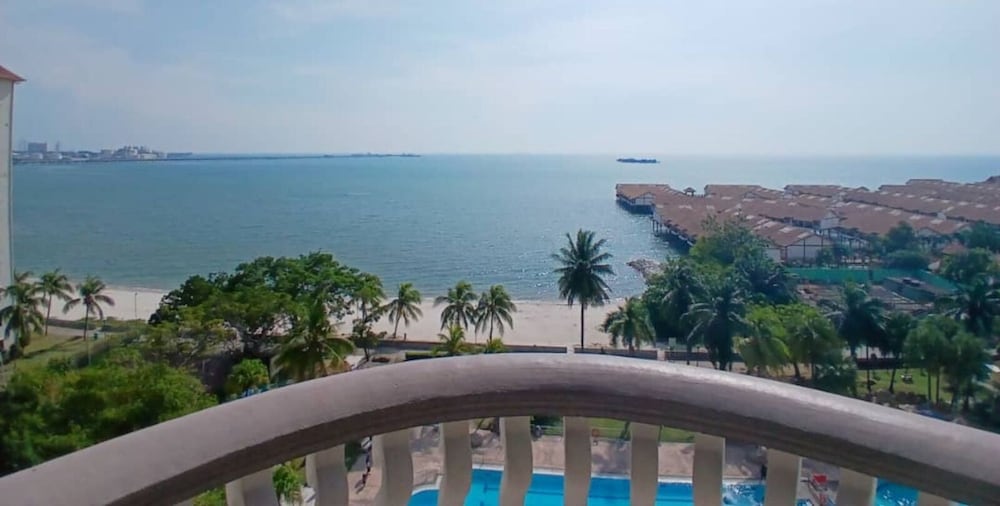 Glory Beach Resort 66/68