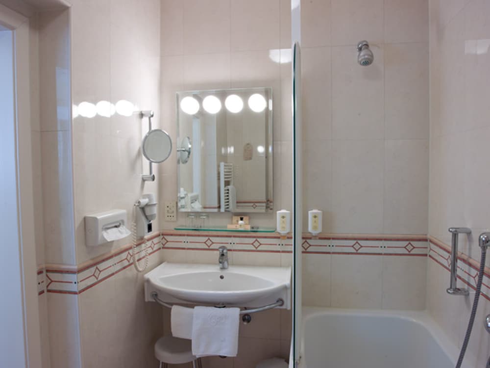TOP CityLine Hotel Kaiserin Elisabeth 16/48