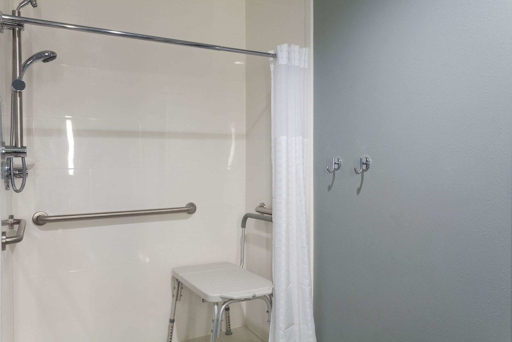 La Quinta Inn Suites By Wyndham Ft Myers Sanibel Gateway 28/58