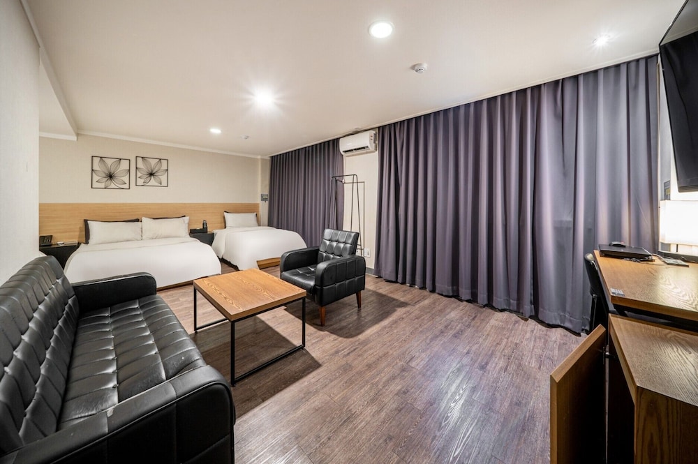 غرفة عائلية ثلاثية بسرير كوين وسريرين منفصلين، Pyeongtaek Stay Hotel 6/9