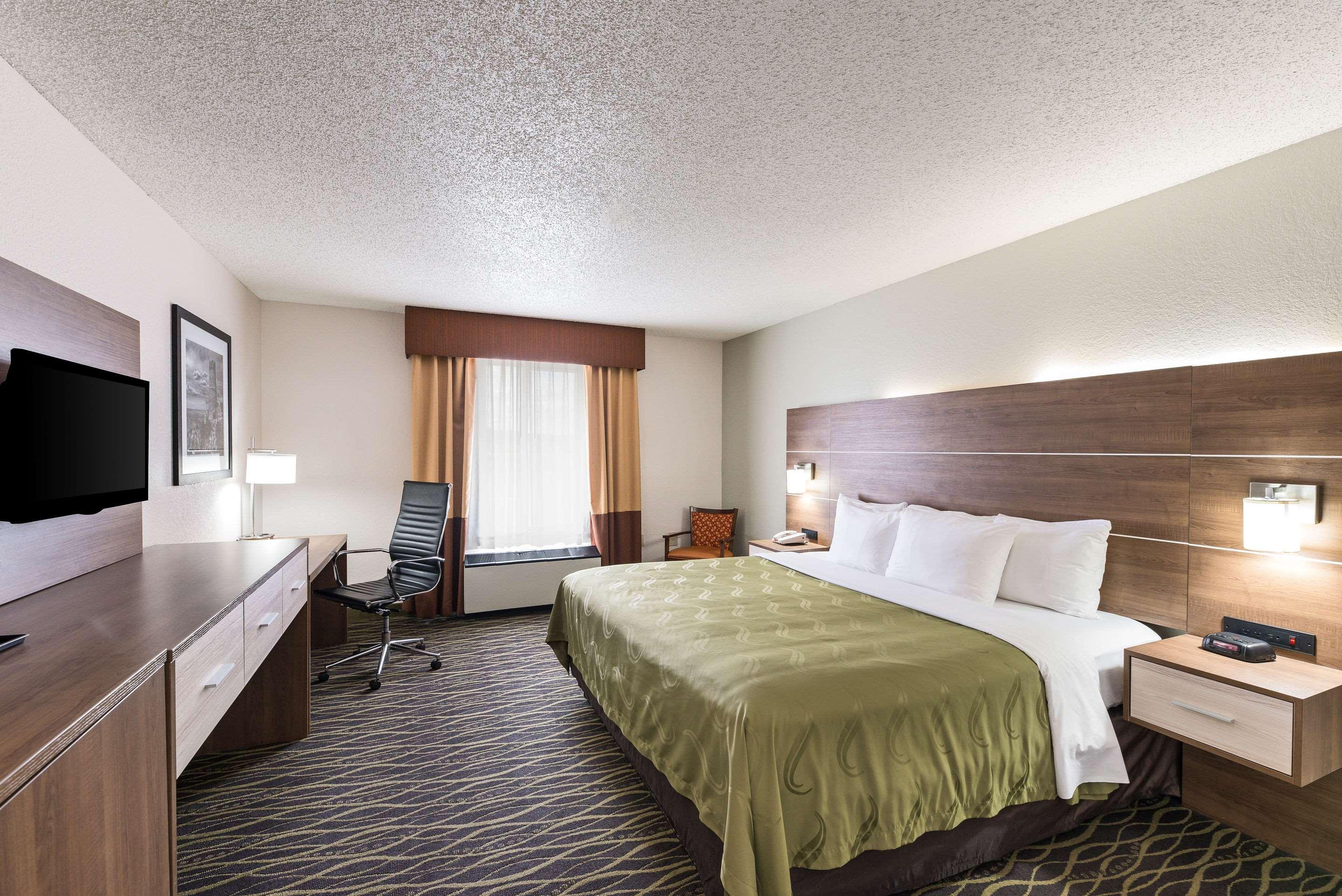 ROOM, KING BED