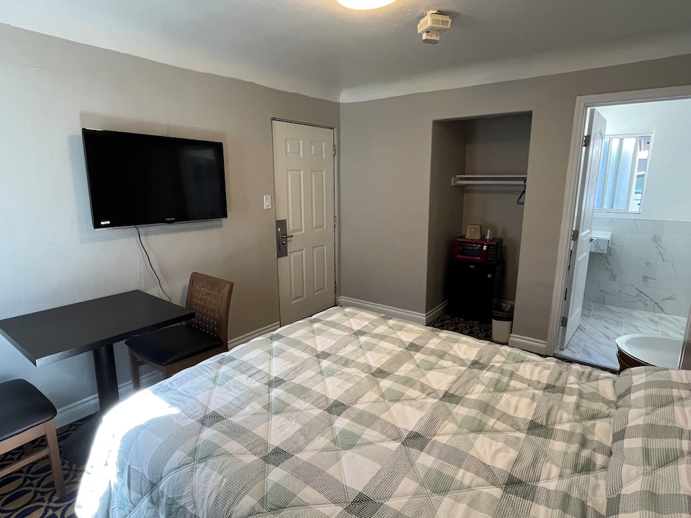 Griffith Park Motel - LA Hollywood Area 4/23