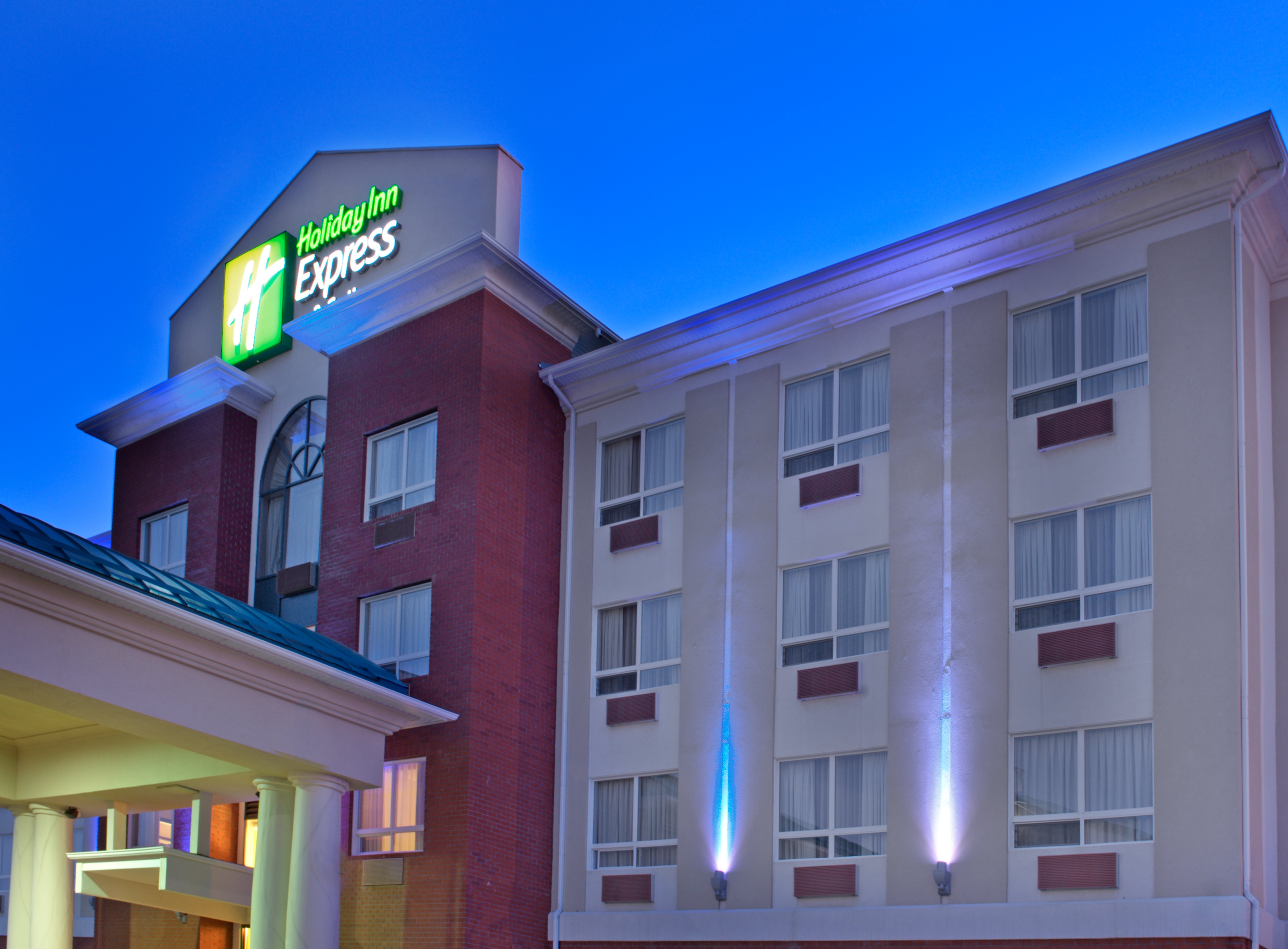 Holiday Inn Express Hotel Suites Edson 1/50