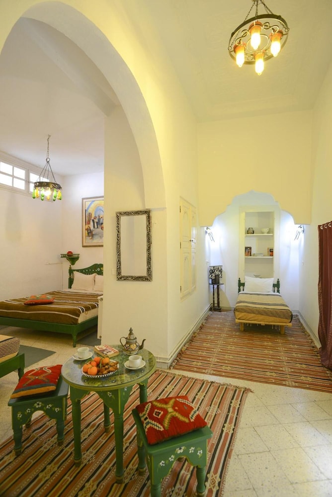 Dar Ya Hostel 50/66
