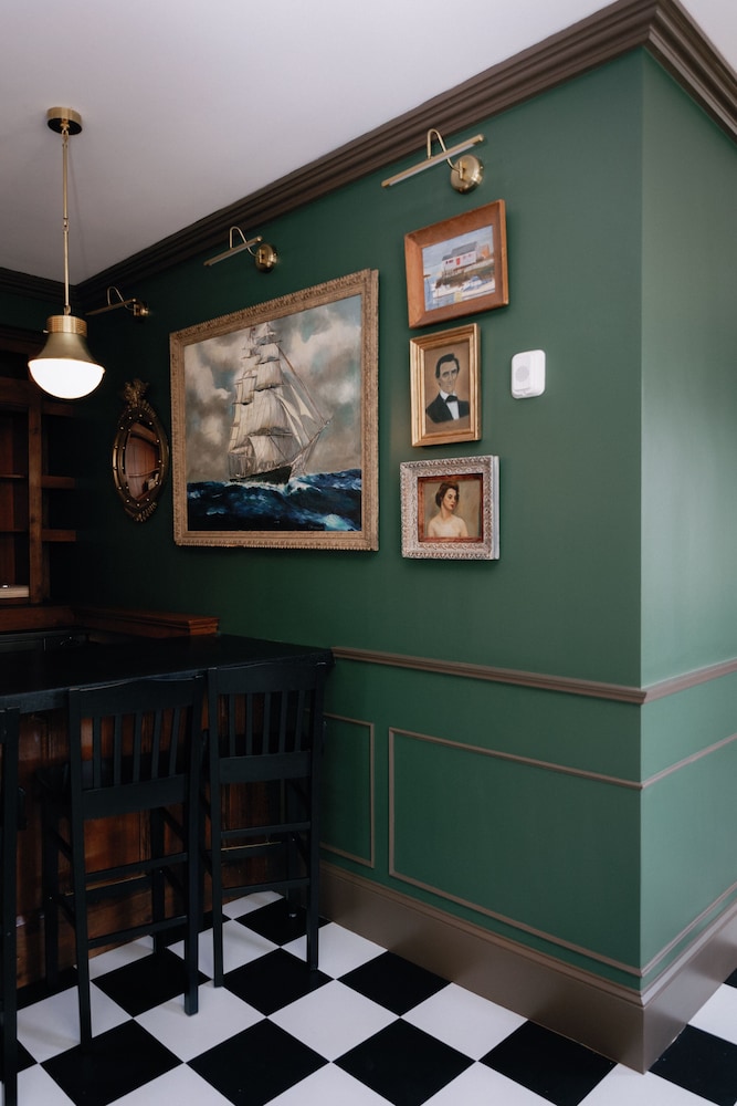 The Bell Inn & Tavern 10/50