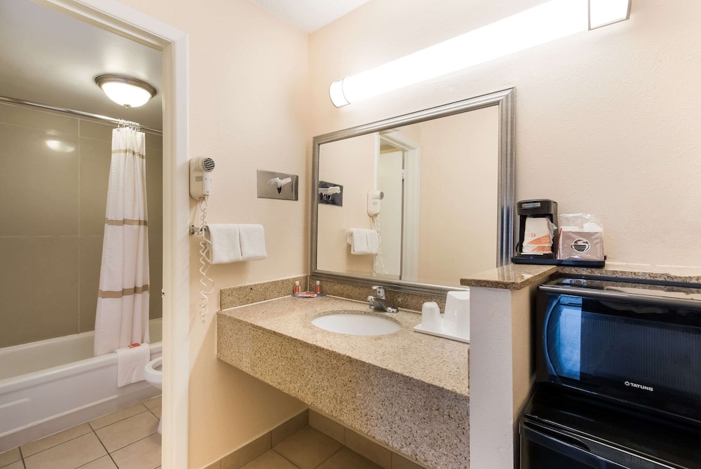 Econo Lodge Washington NC North 21/32