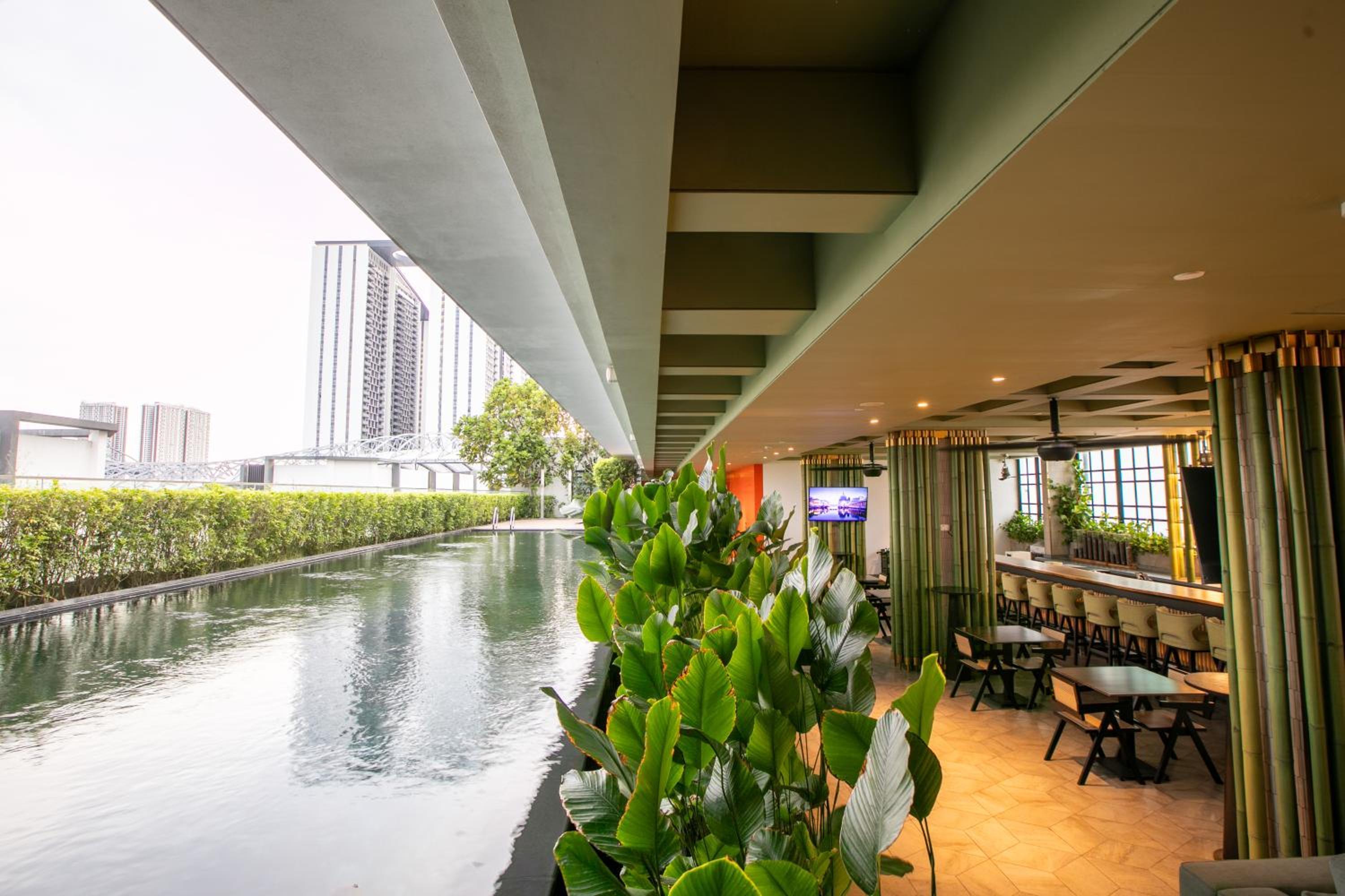The Upper House Hotel 48/50