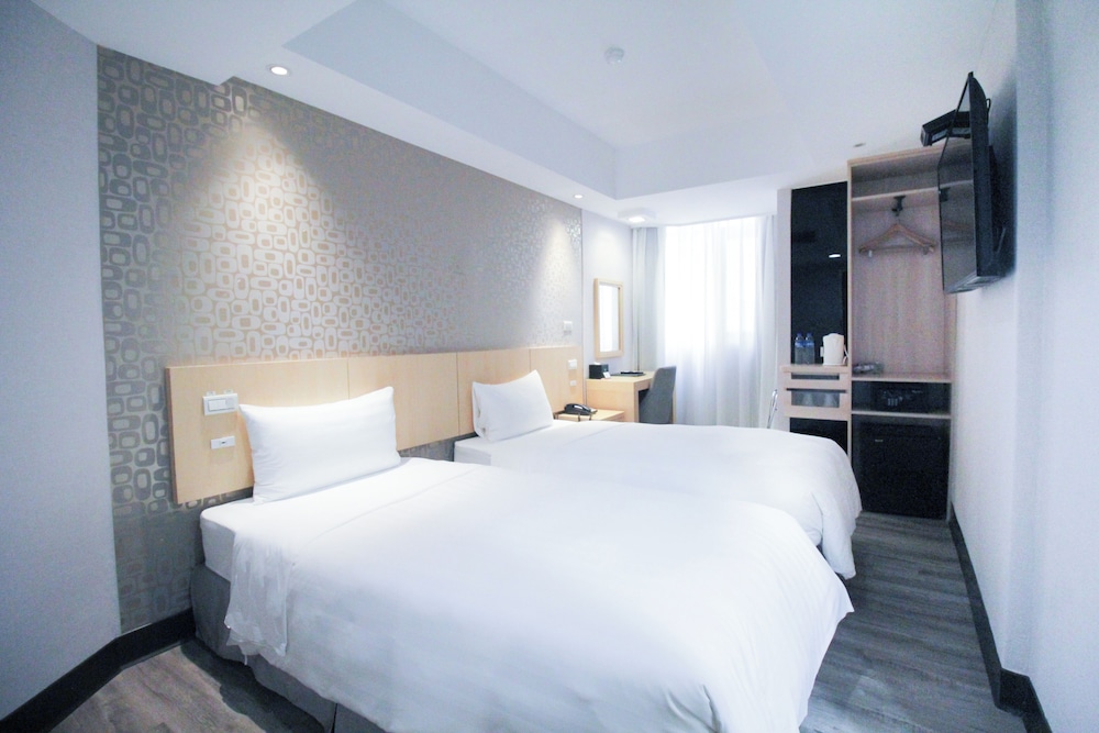 Hotel B 11/50