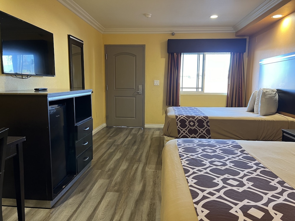 Industry Inn Amp Suites 28/60