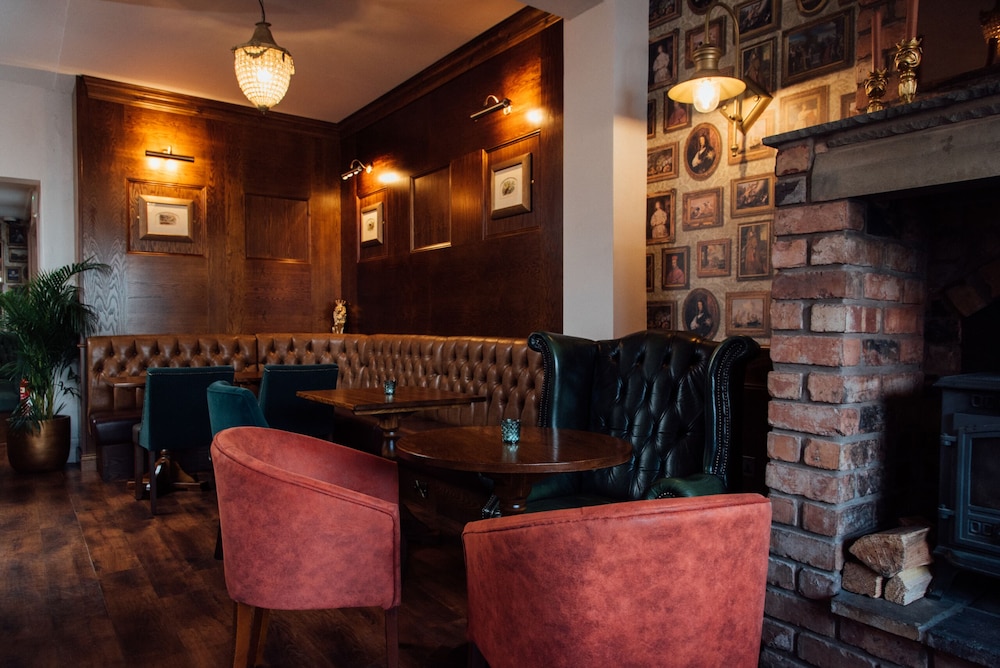 Peaky Blinders Accommodation & Bar 40/50