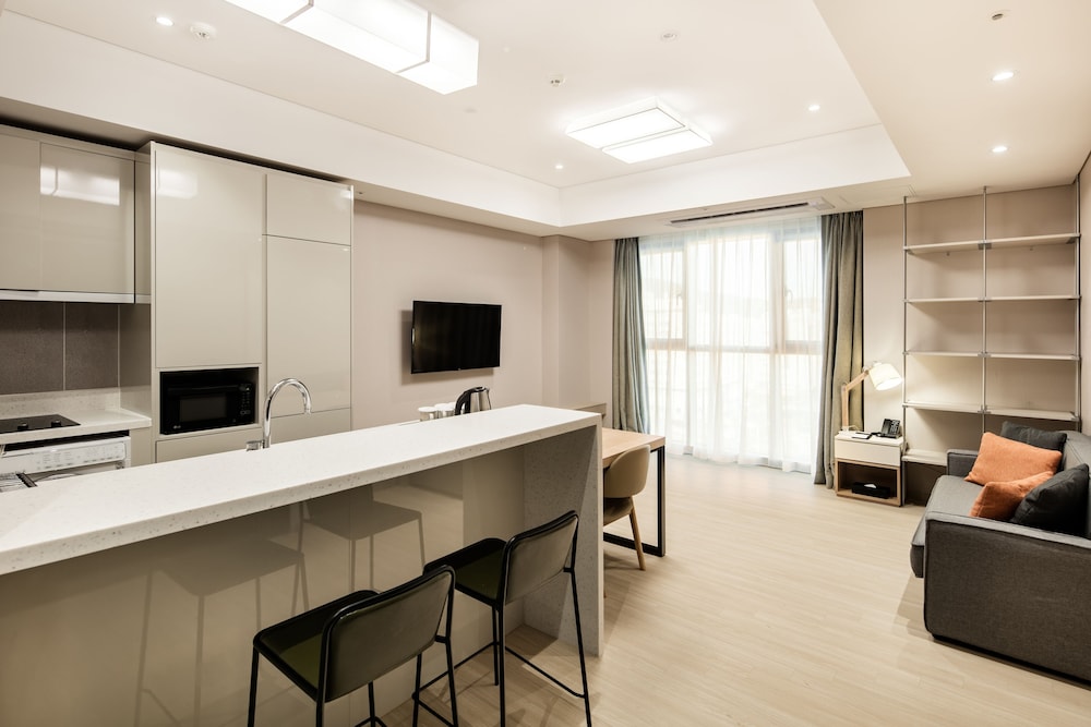 Golden Tulip Incheon Airport Hotel and Suites 59/63