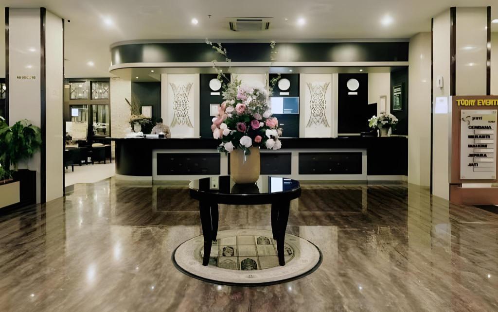 Grand Kanaya Hotel 8/50