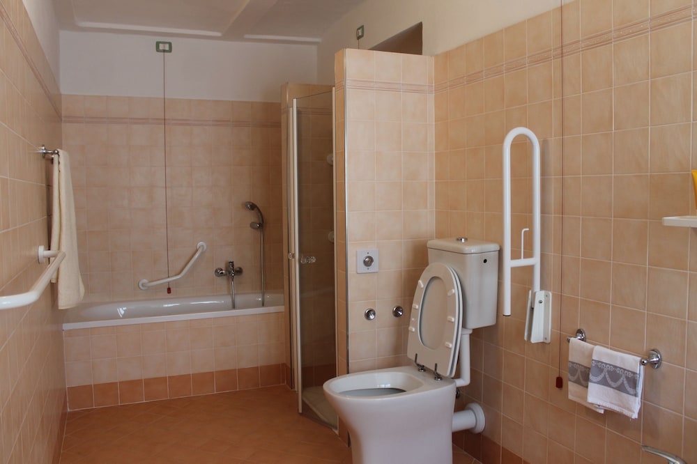 Croce Di Savoia Hotel 34/35