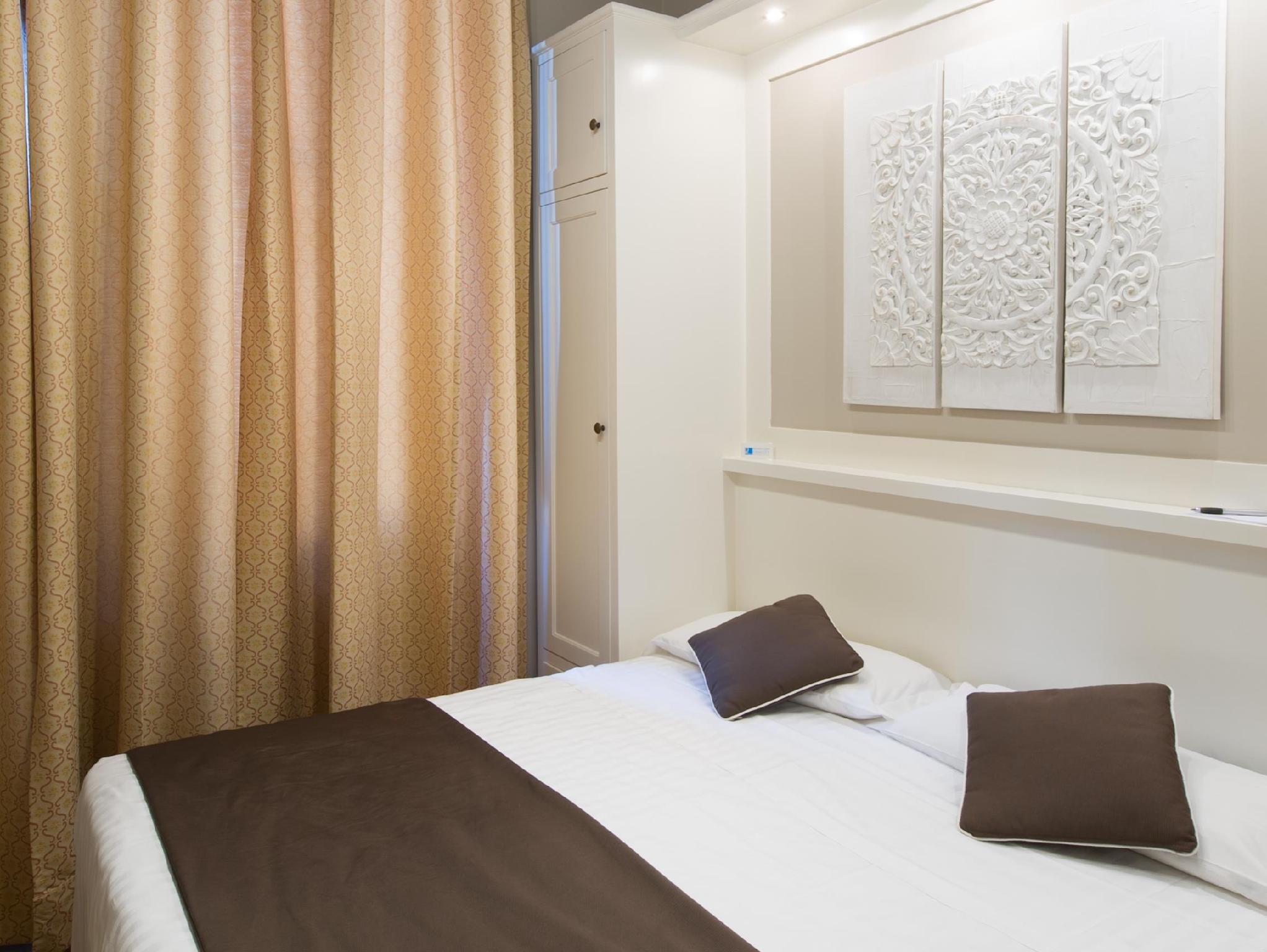 ROOM, SINGLE