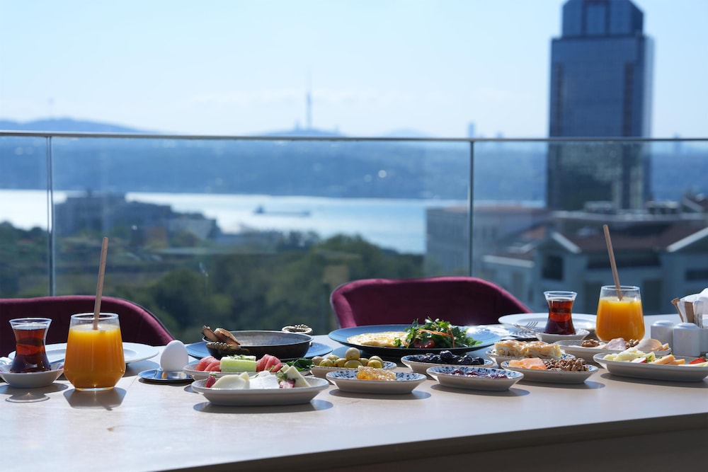 Radisson Hotel Istanbul Harbiye 41/49