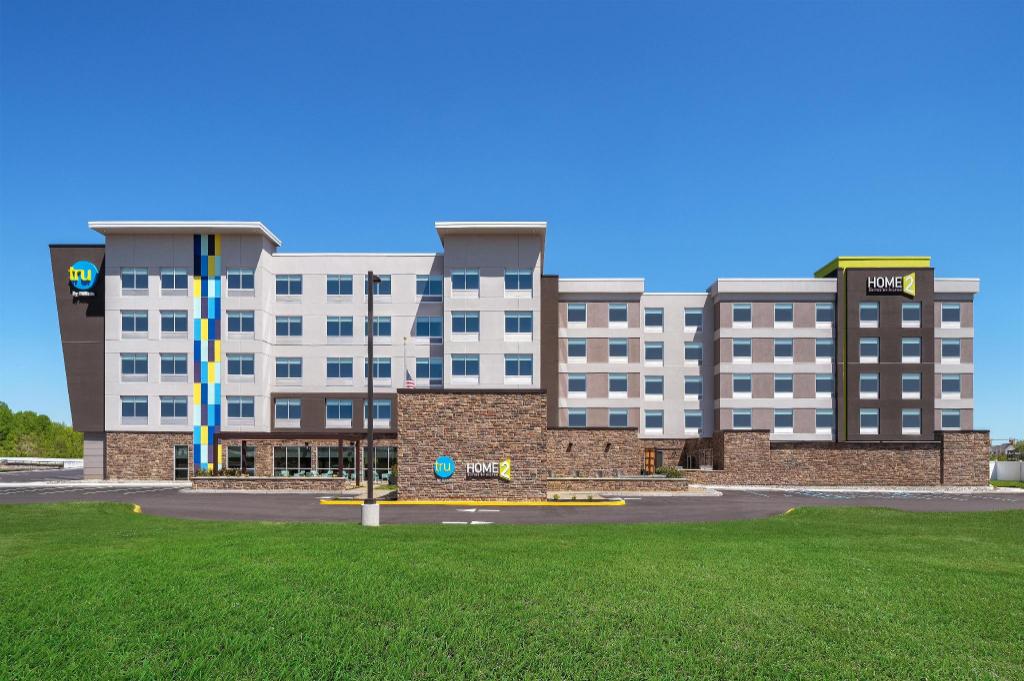 Home2 Suites by Hilton Burlington, NJ 1/36