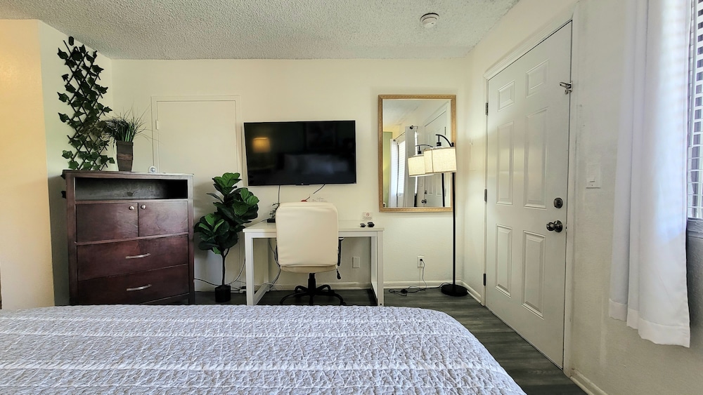 Sunny Palms Inn 13/31