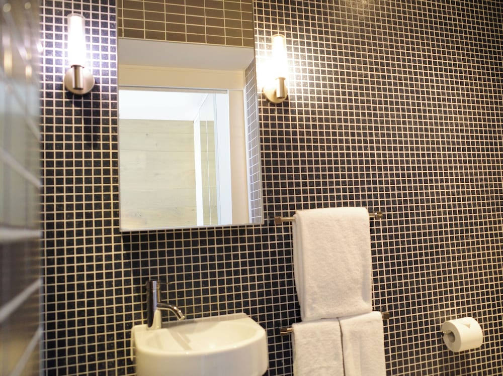 Crown Hotel Surry Hills 57/58