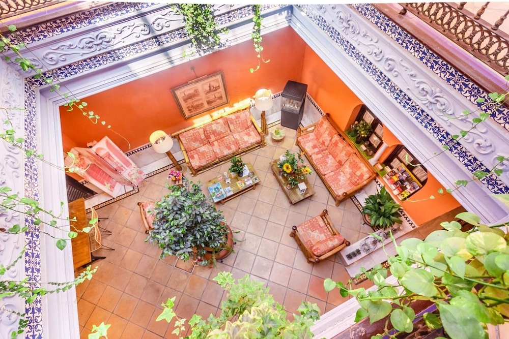 Patio De La Alameda 10/68
