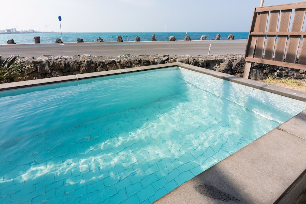Aqua BEAutique 24/49