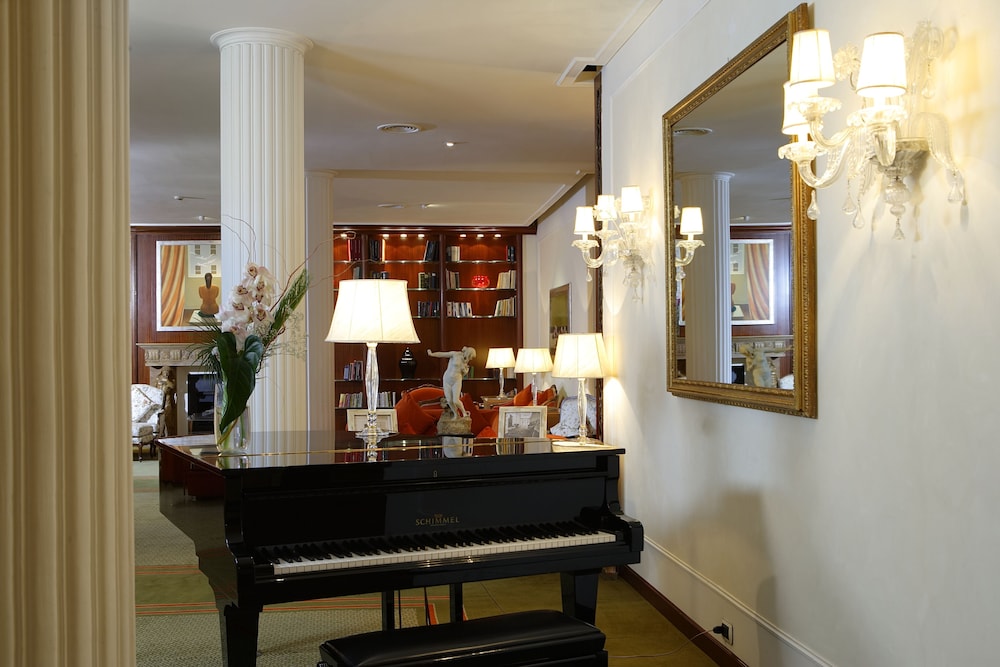 Hotel De La Ville 6/40