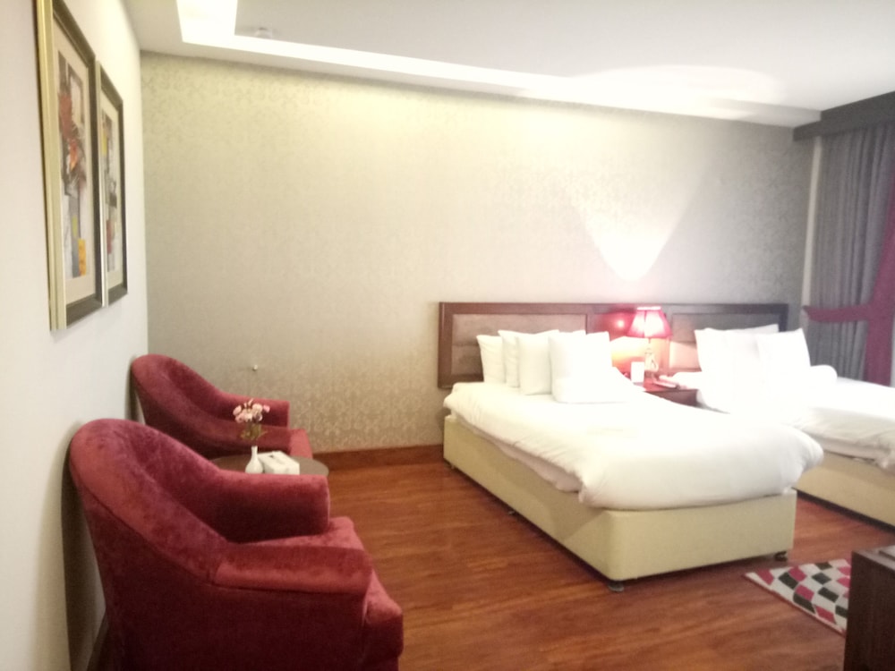 S Chalet Islamabad 24/60