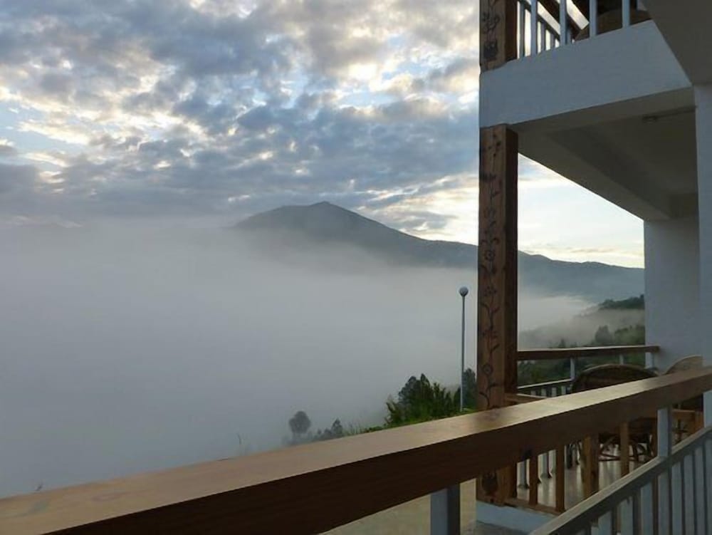 ZHINGKHAM RESORT 26/30