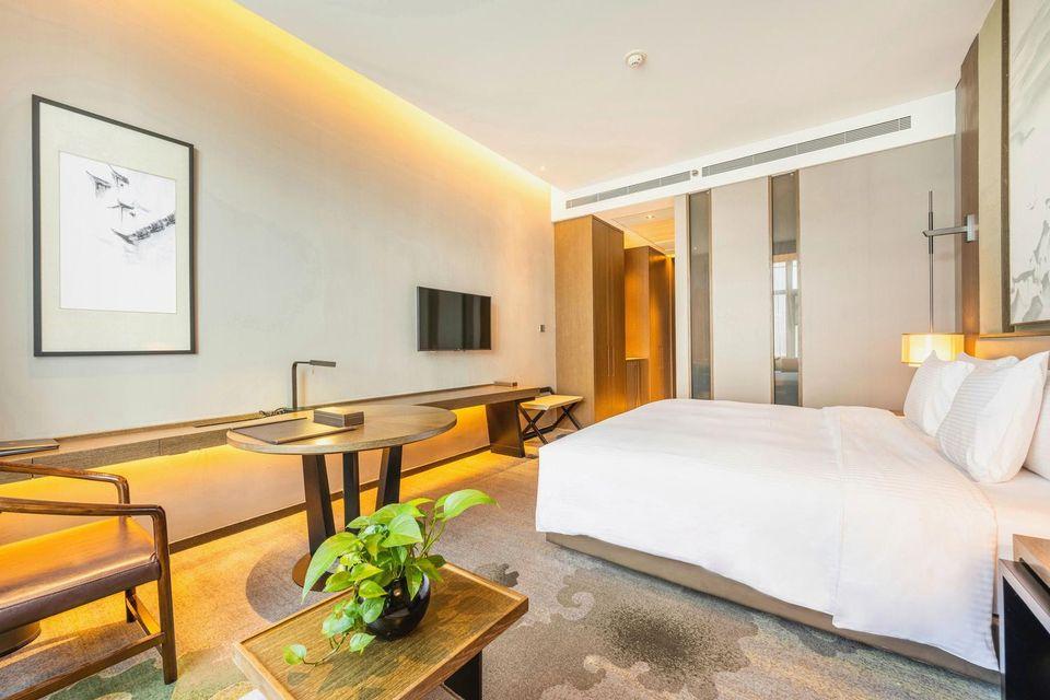 Deluxe, King Bed, Garden View
