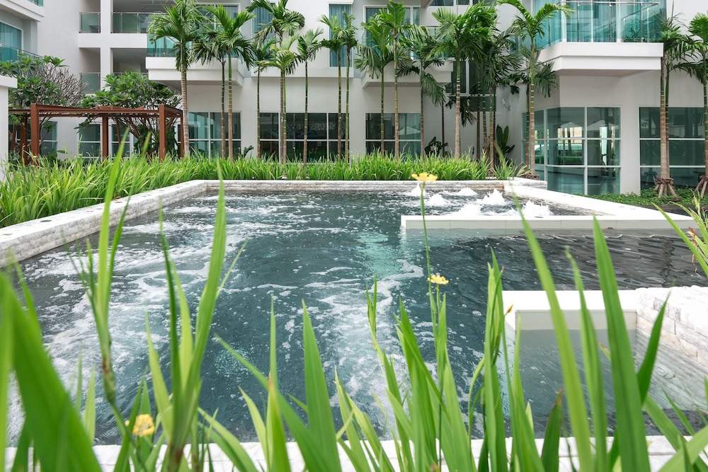 Fishermen's Harbour Urban Resort 46/50