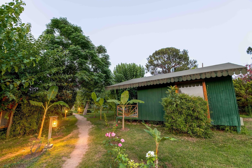 Etenna Bungalow 7/84
