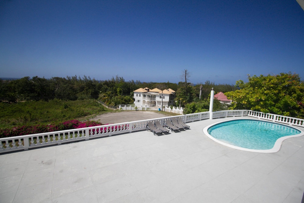 Sea View Chateau 24/25
