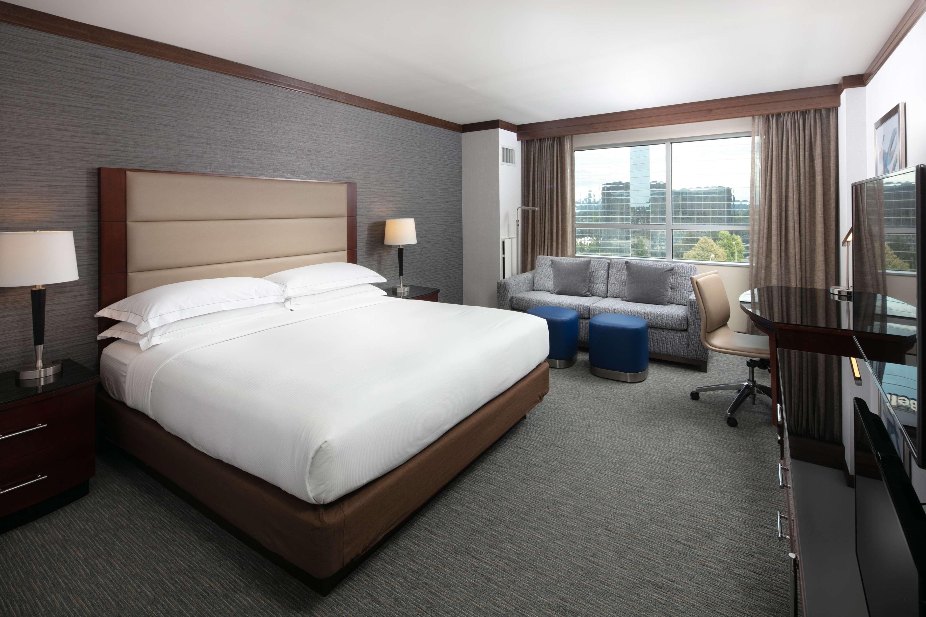 DELUXE, KING BED, SOFA, HIGH FLOOR