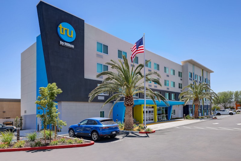 Tru By Hilton Lathrop 18/26