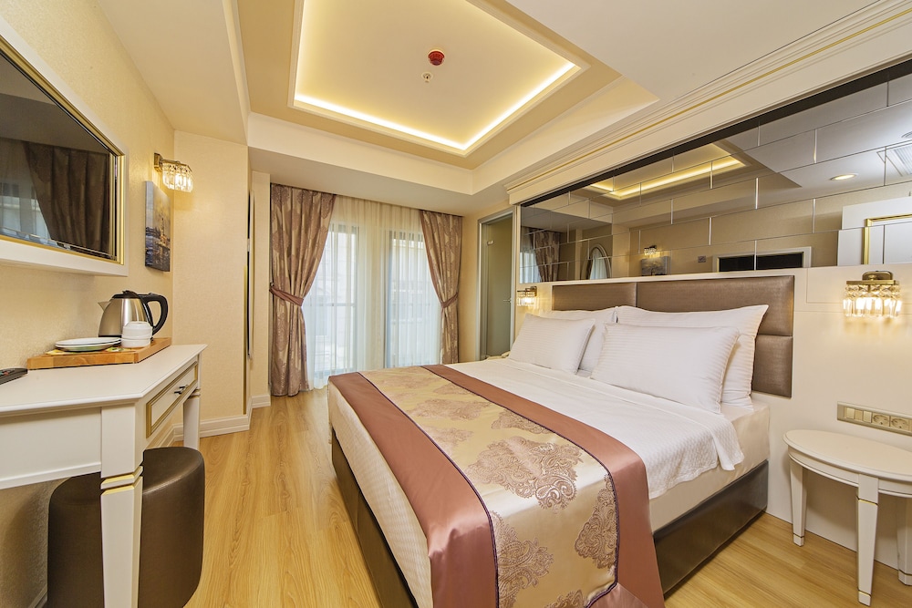 Grand Naki Hotel 14/44