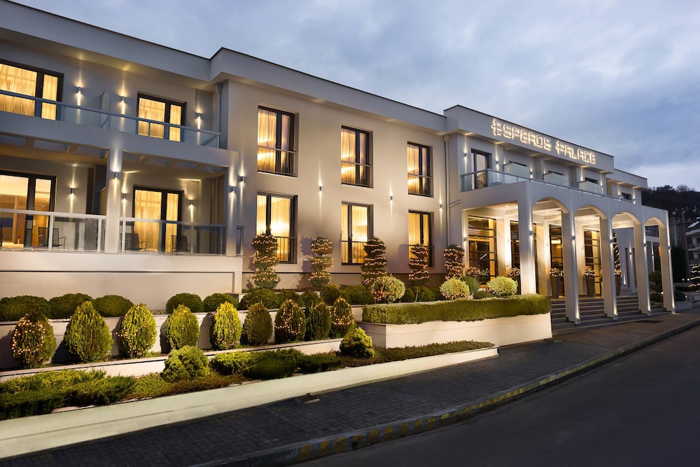Esperos Palace 3/33