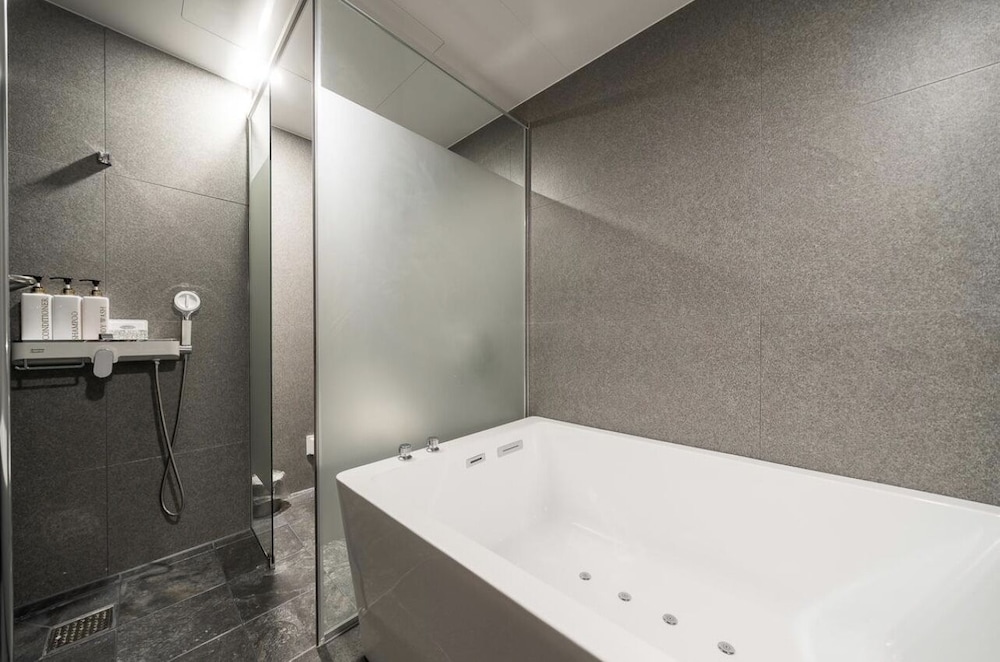 Suwon Station Myeongjak Hotel 53/57