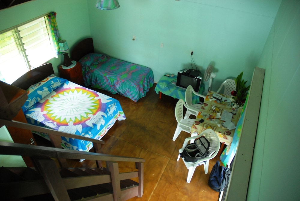 Gina's Garden Lodges 13/35