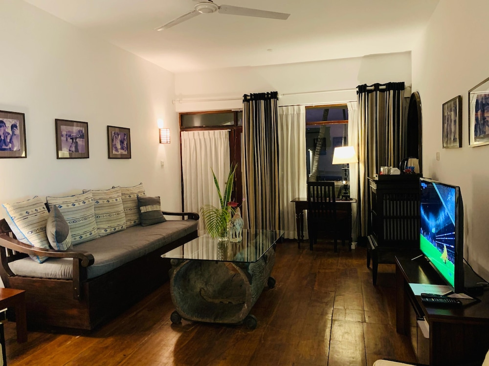 Suite Lanka 31/50
