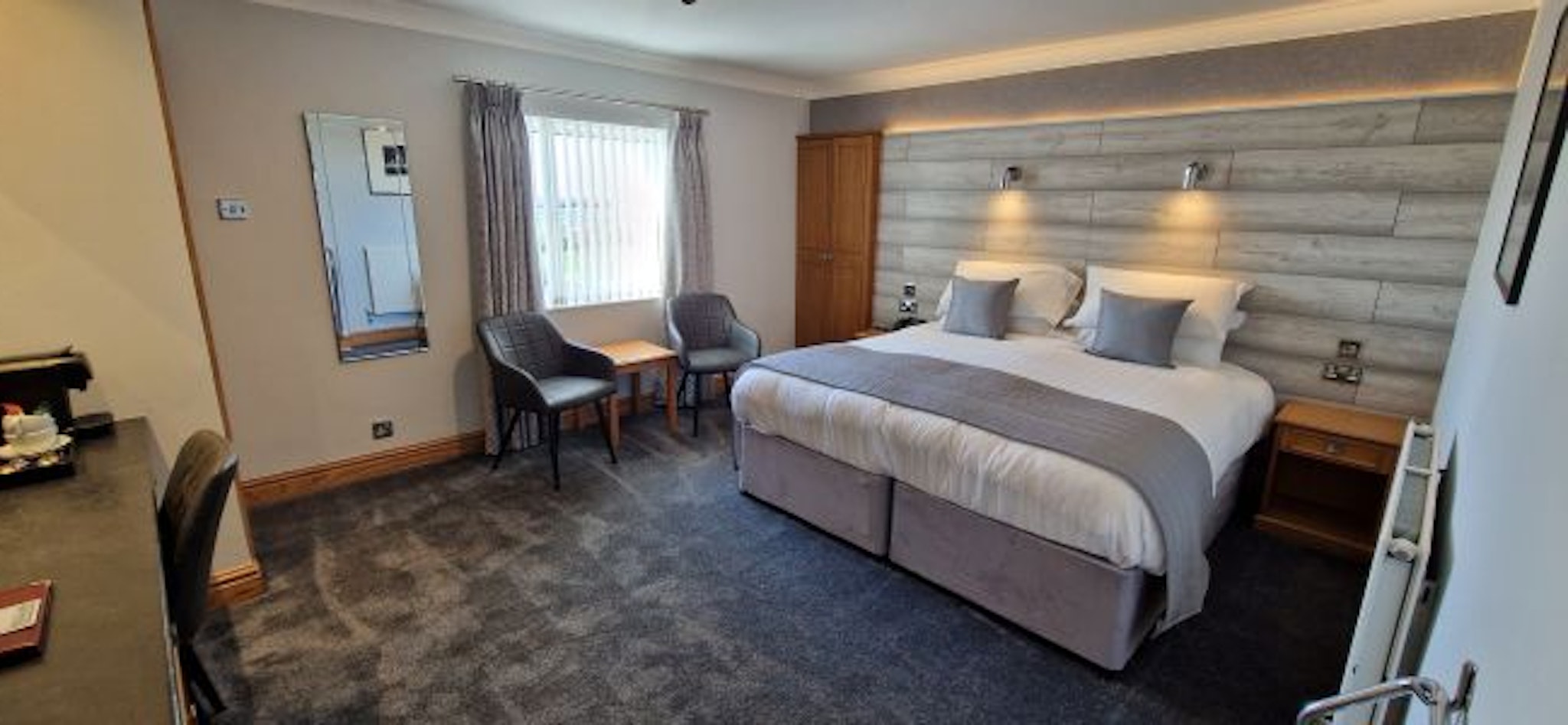 Royal Hotel 18/34