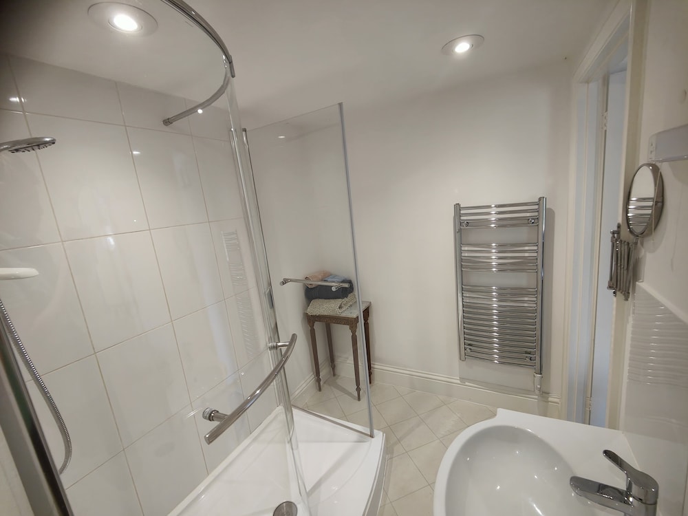Manor Farm Bed & Breakfast 43/45