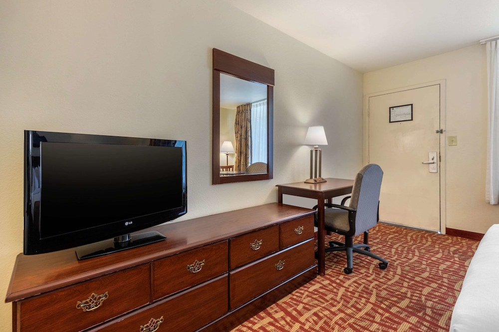 Quality Inn At Town Center 26/34