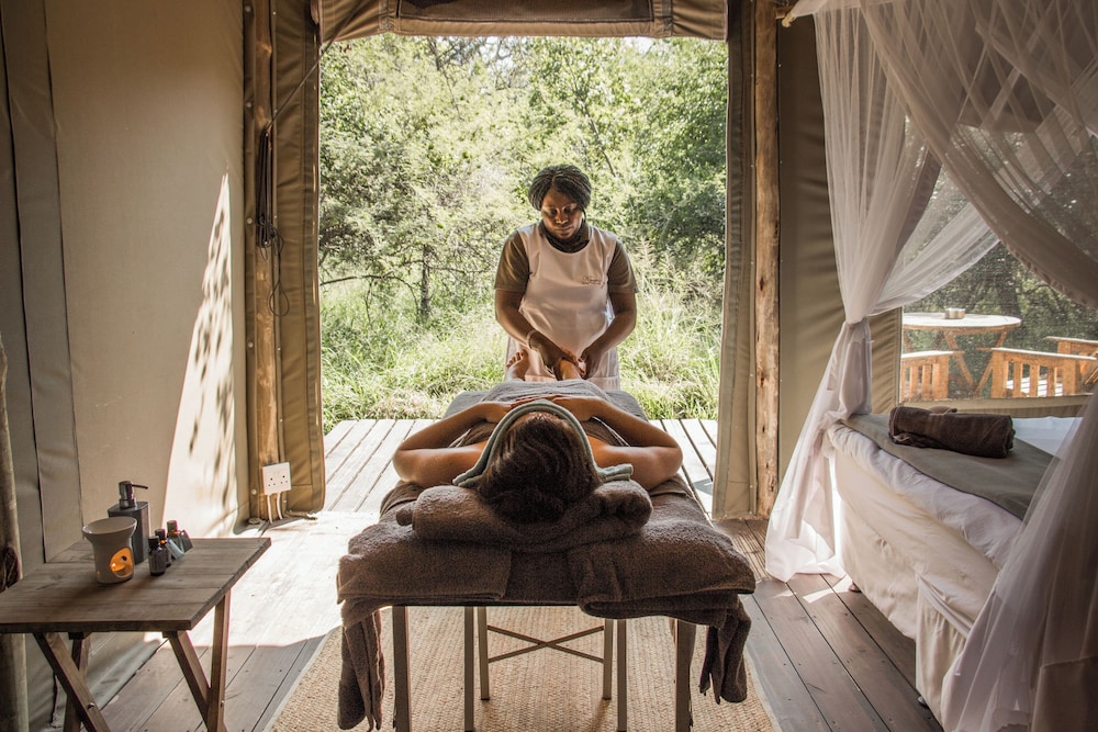 Ngama Tented Safari Lodge 28/50