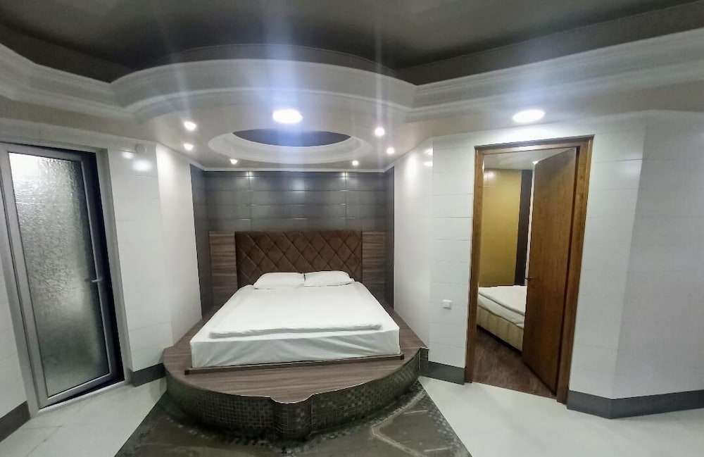 YEREVAN DELUXE HOTEL 8/61