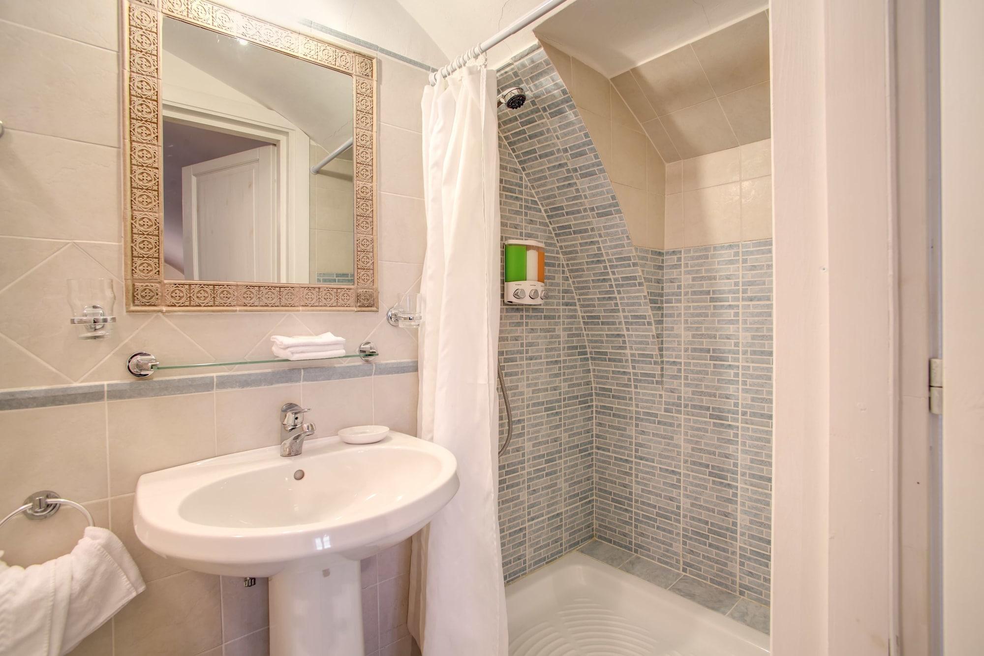 Deluxe, Double Bed, City View