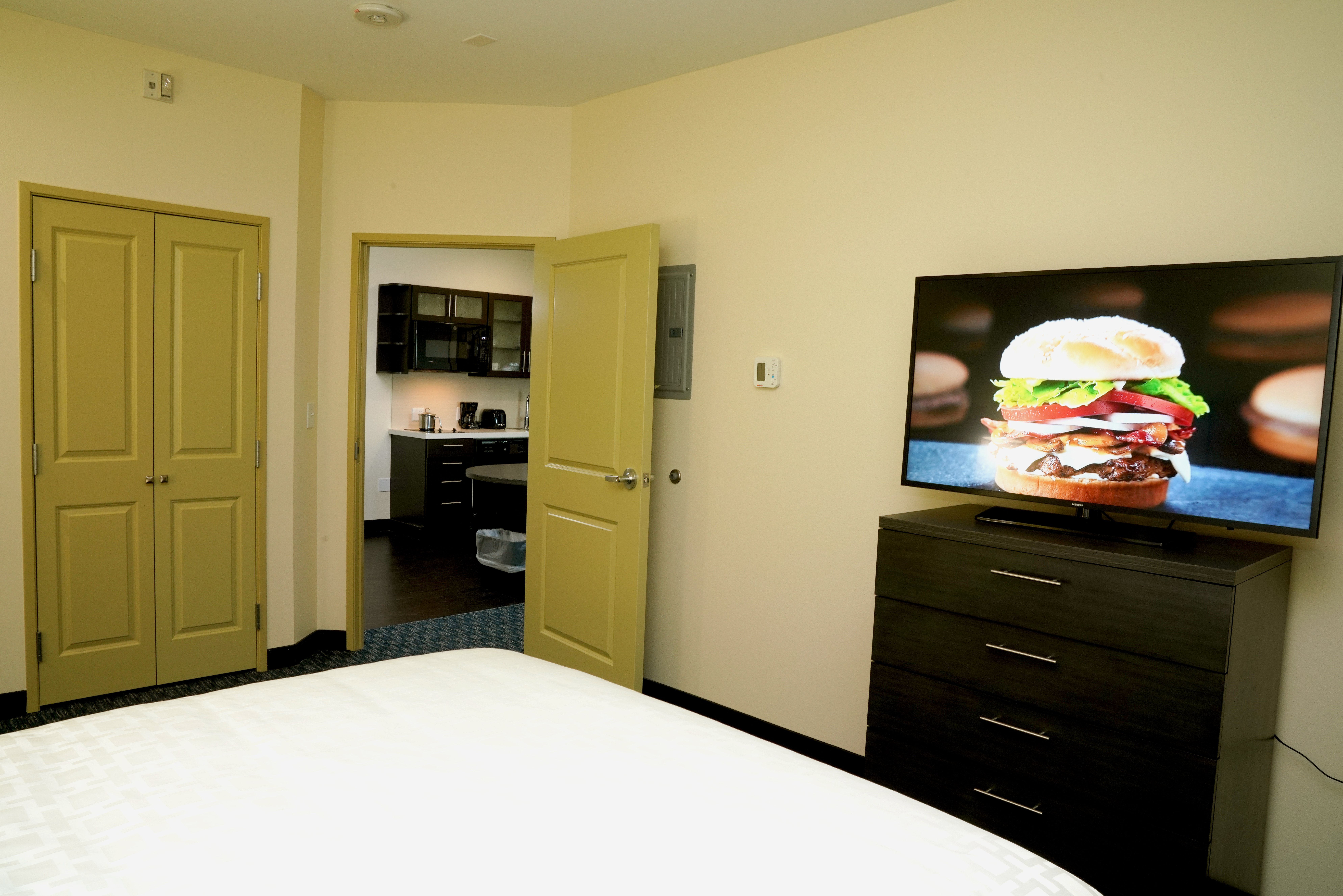 1 Bedroom, Suite, Queen Bed