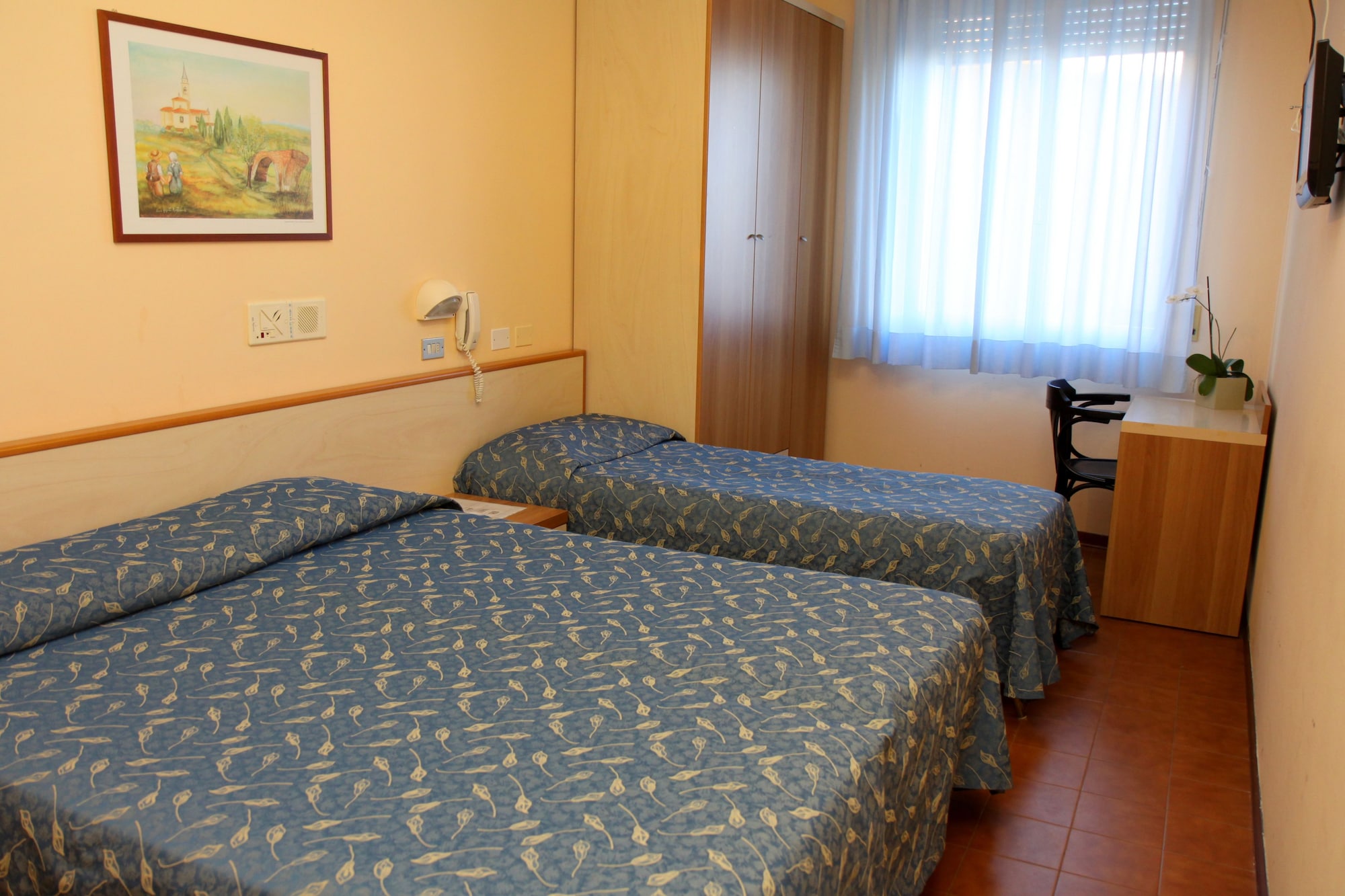 ROOM, TRIPLE