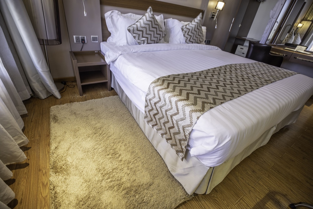 Ngong Hills Hotel 19/72
