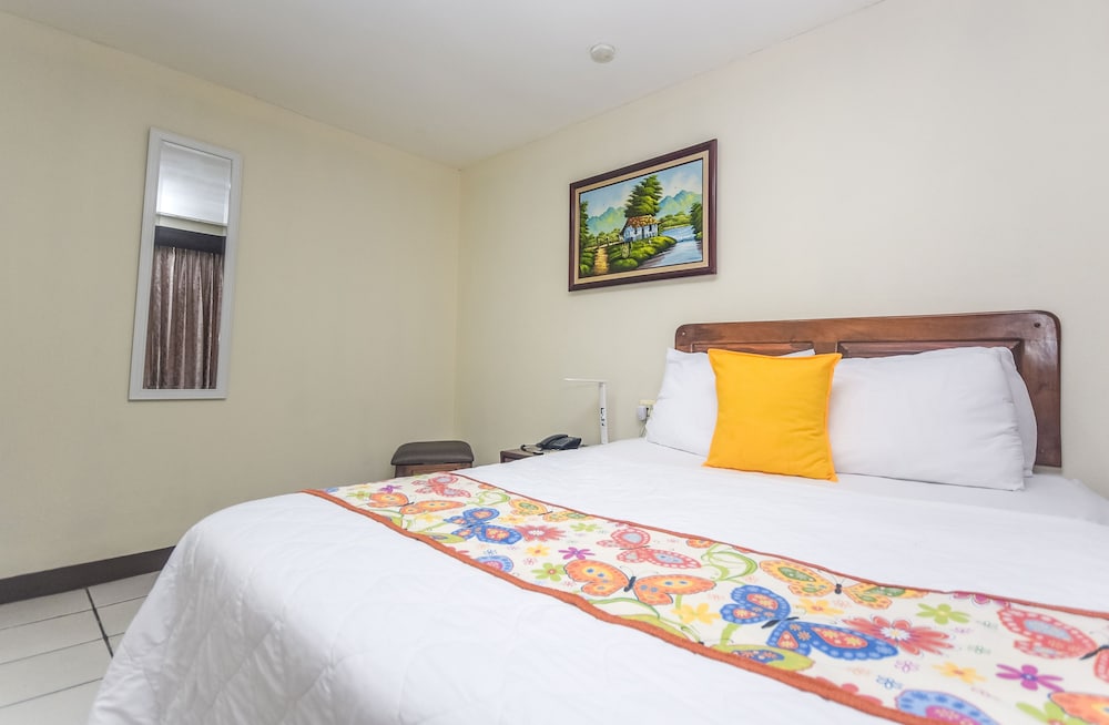 Berlor Airport Inn 13/50