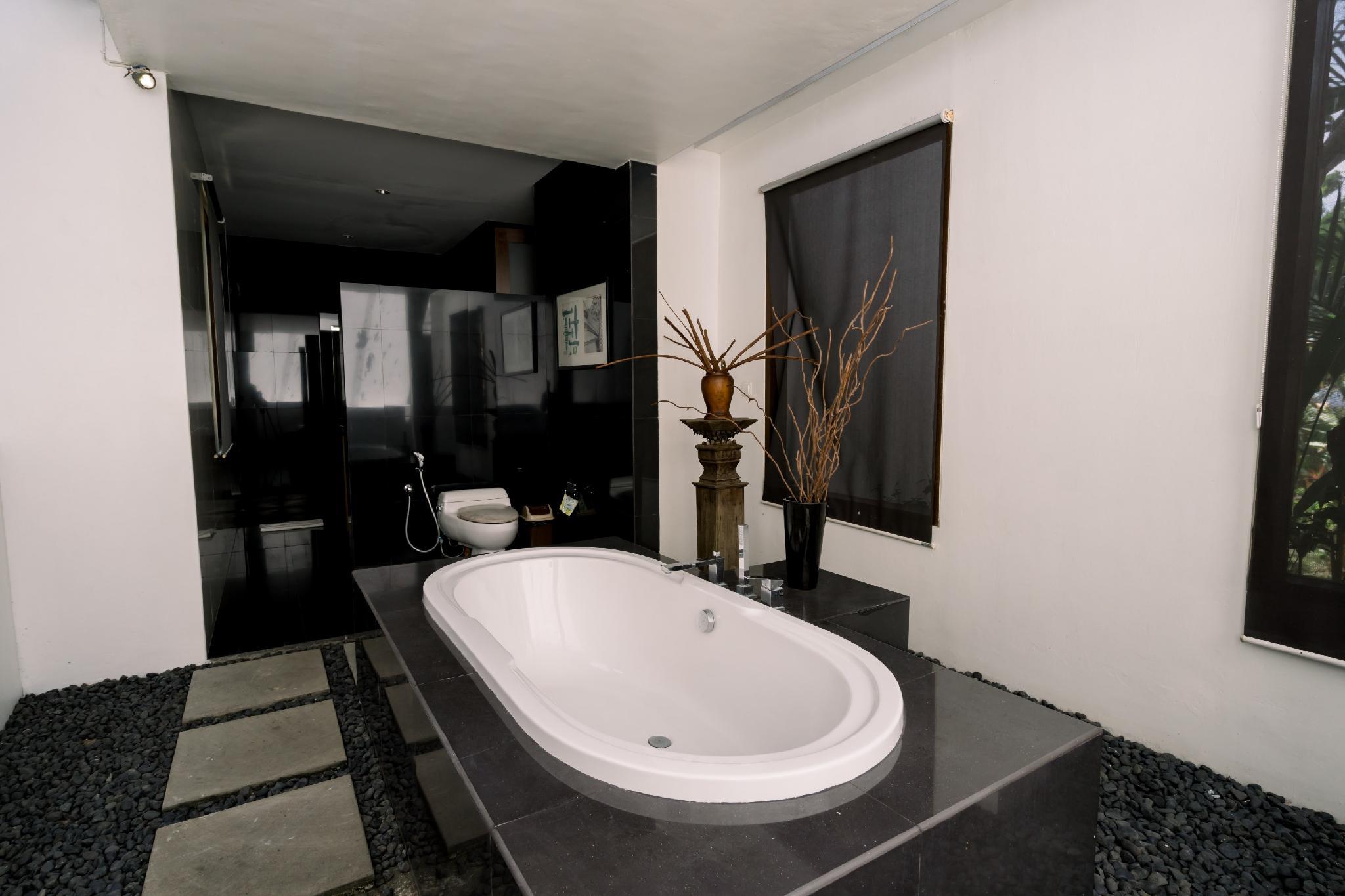4 Bedrooms, Villa