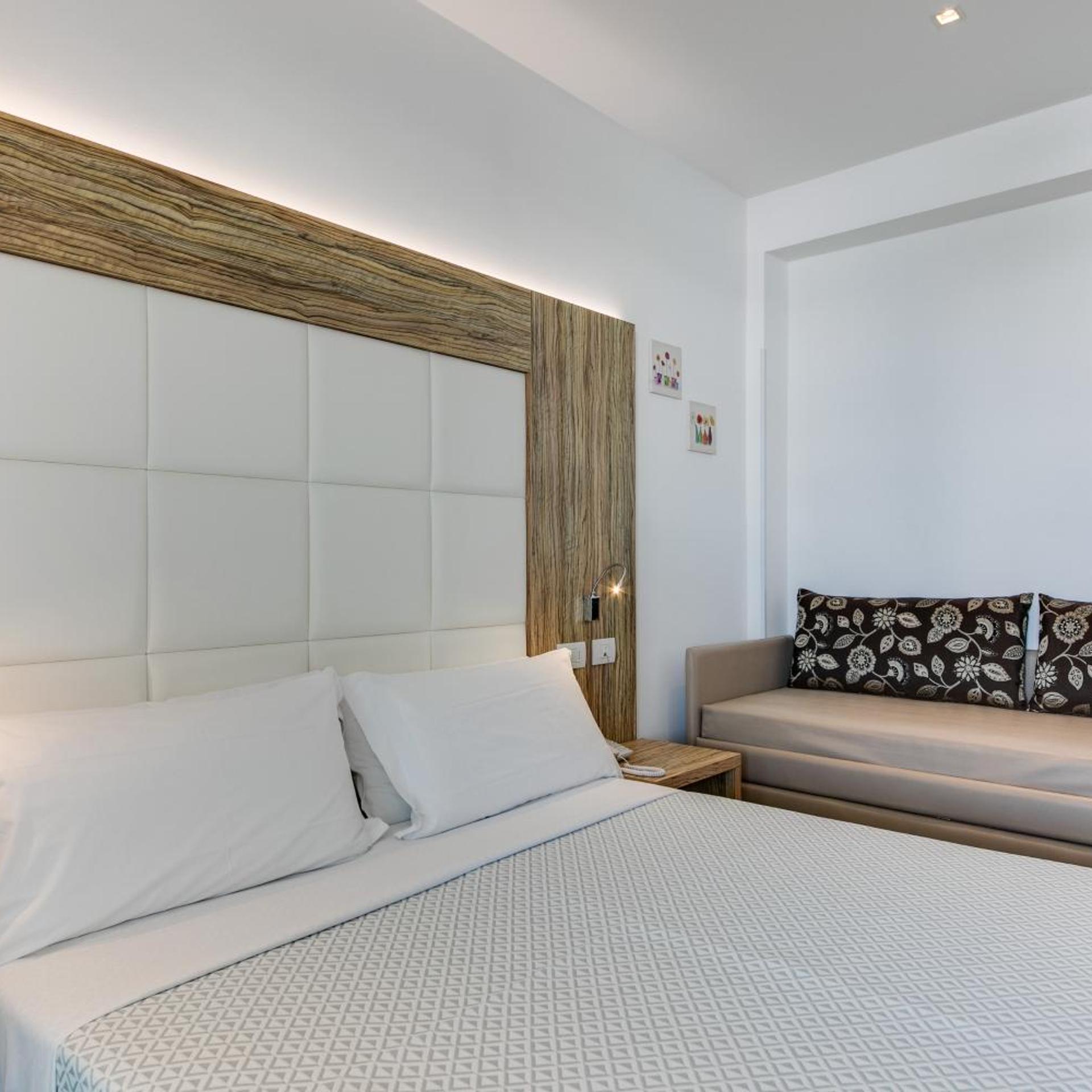 Room, Triple